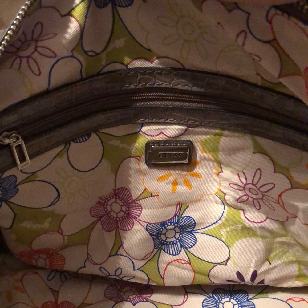 Guess - Picture 2 of 10